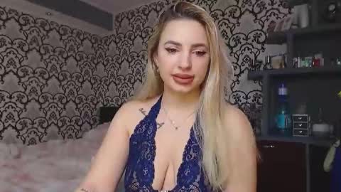 Queen LoraSinClare online show from 2, 3, 2026