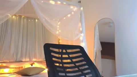Snapshot of loreaniss chatting on 6, 10, 2025 loreanis online show from 6, 10, 2025