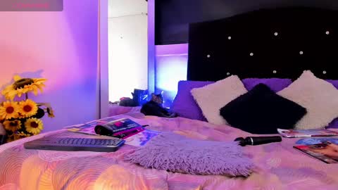 lesly lorena online show from 24, 1, 2025