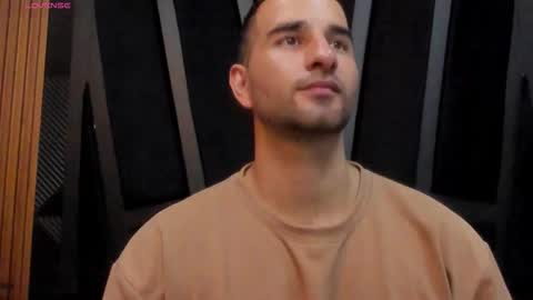  L O R E N Z O  Thumbs Up help  online show from 10, 11, 2025