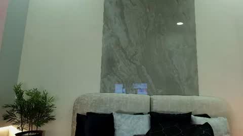 Snapshot of lorenzo_walker_ chatting on 29, 6, 2026 L O R E N Z O Thumbs Up help online show from 29, 6, 2026