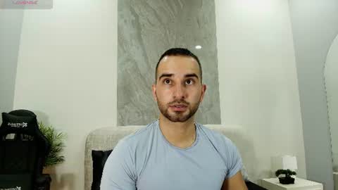 Snapshot of lorenzo_walker_ chatting on 6, 7, 2026 L O R E N Z O Thumbs Up help online show from 6, 7, 2026