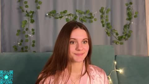 Chloe for Fan BlackHole online show from 3, 10, 2025