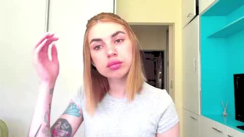 Snapshot of lorettahalechko chatting on 9, 6, 2026 Mia online show from 9, 6, 2026