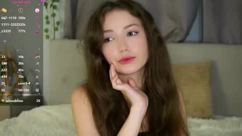Snapshot of loriamarzinske chatting on 12, 10, 2025 Naomi online show from 12, 10, 2025
