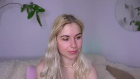 Lorrie online show from 19, 4, 2026