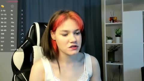 Snapshot of louannbisignano chatting on 22, 10, 2025 Riley online show from 22, 10, 2025