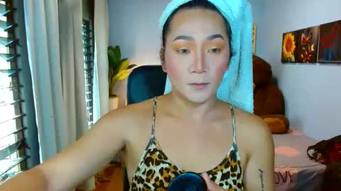 Snapshot of louie_sexy chatting on 7, 7, 2026 Cathy online show from 7, 7, 2026