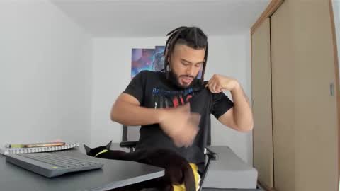 Snapshot of louis_marley_ chatting on 18, 2, 2025 louis_marley_ online show from 18, 2, 2025