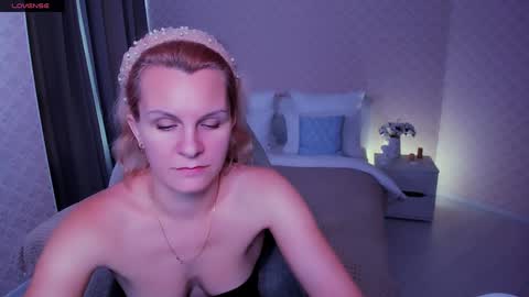 Snapshot of louisa_bay chatting on 12, 12, 2024 Louisa online show from 12, 12, 2024