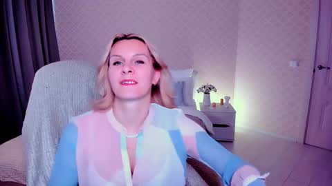 Snapshot of louisa_bay chatting on 19, 12, 2024 Louisa online show from 19, 12, 2024