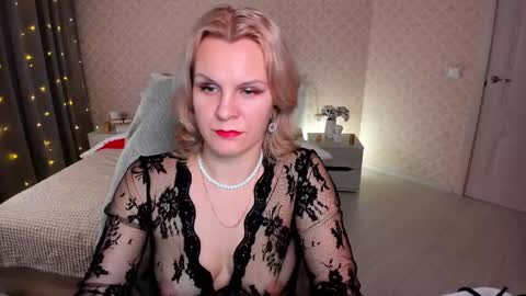 Snapshot of louisa_bay chatting on 4, 3, 2025 Louisa online show from 4, 3, 2025