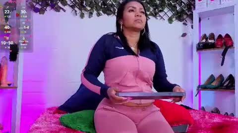 Snapshot of louise_nails chatting on 15, 6, 2026 LouIse online show from 15, 6, 2026