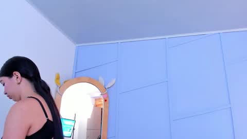 Snapshot of lourenfox chatting on 29, 10, 2025 Louren Fox online show from 29, 10, 2025