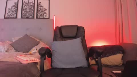 Snapshot of lourreinstounn chatting on 5, 11, 2025 Lourrein Stoun Independiente online show from 5, 11, 2025