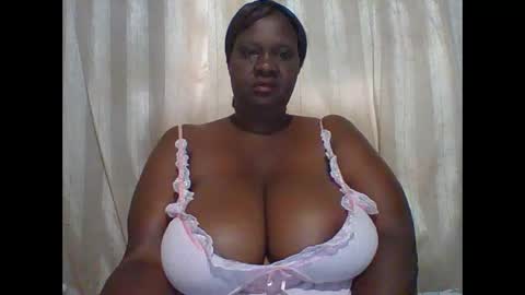 Snapshot of lovebigmelon chatting on 6, 12, 2024 Lynn online show from 6, 12, 2024