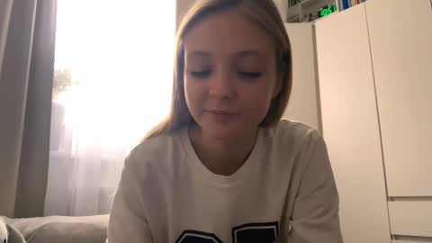 Ella online show from 5, 10, 2025