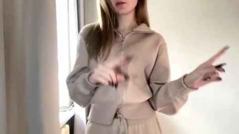 Ella online show from 30, 10, 2025