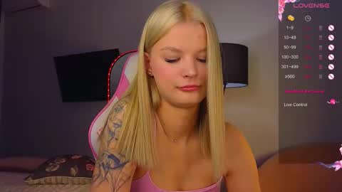 Snapshot of lovely_babyy chatting on 7, 11, 2025 Jenny online show from 7, 11, 2025