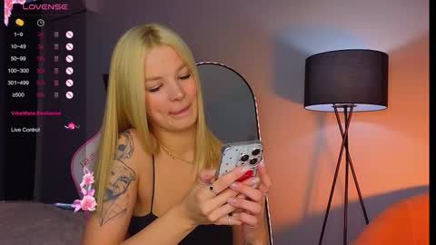 Snapshot of lovely_babyy chatting on 24, 11, 2025 Jenny online show from 24, 11, 2025
