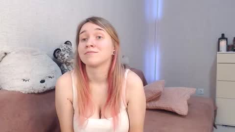 Lovely Hayley online show from 4, 11, 2025