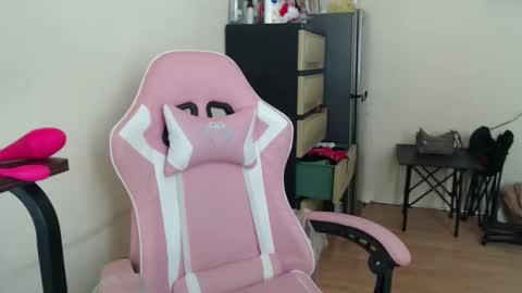 lovely_leah23 online show from 9, 1, 2026