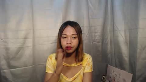 lovely_lianne online show from 3, 10, 2025