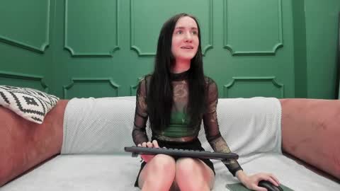 lovely_lo online show from 27, 5, 2026