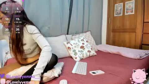 Snapshot of lovelyemma__ chatting on 9, 10, 2025 online show from 9, 10, 2025
