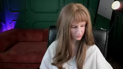 Snapshot of lovelykira_ chatting on 4, 8, 2026 Kira online show from 4, 8, 2026