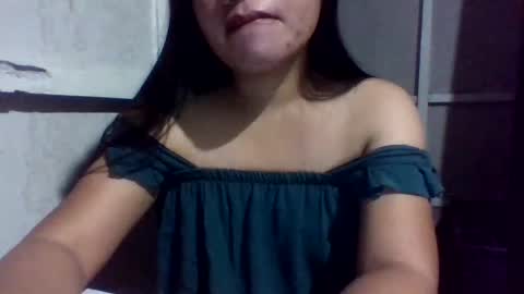 Snapshot of lovelymocha27 chatting on 28, 11, 2025 lovelymocha27s online show from 28, 11, 2025