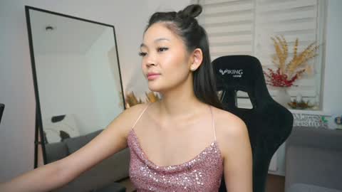 Snapshot of lovelynightt chatting on 7, 1, 2025 kim online show from 7, 1, 2025