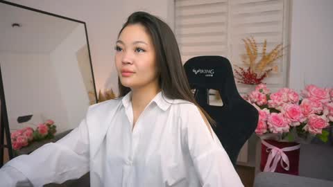 Snapshot of lovelynightt chatting on 12, 1, 2025 kim online show from 12, 1, 2025