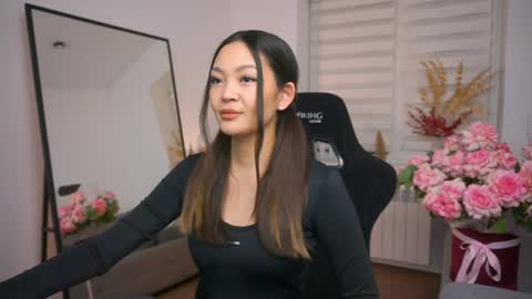 Snapshot of lovelynightt chatting on 14, 1, 2025 kim online show from 14, 1, 2025