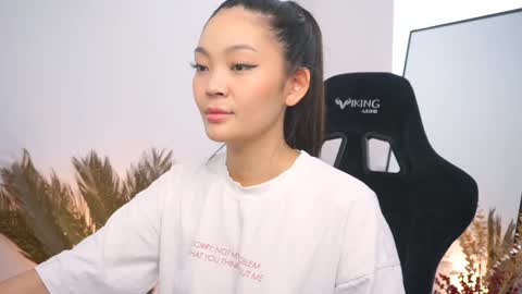 Snapshot of lovelynightt chatting on 20, 1, 2025 kim online show from 20, 1, 2025