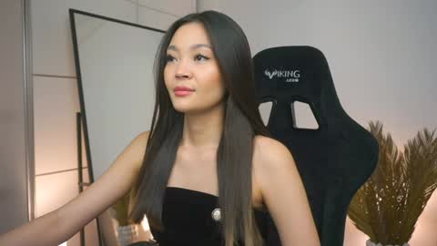 Snapshot of lovelynightt chatting on 25, 1, 2025 kim online show from 25, 1, 2025