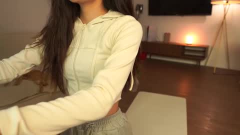 Snapshot of lovelynightt chatting on 5, 10, 2025 kim online show from 5, 10, 2025