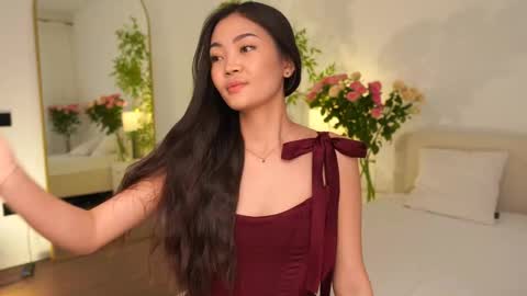 Snapshot of lovelynightt chatting on 2, 12, 2025 kim online show from 2, 12, 2025