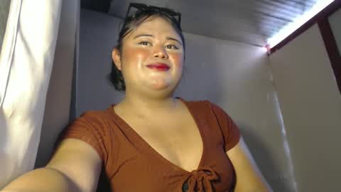 Snapshot of lovelypinaychubsx chatting on 30, 12, 2024 lovely online show from 30, 12, 2024