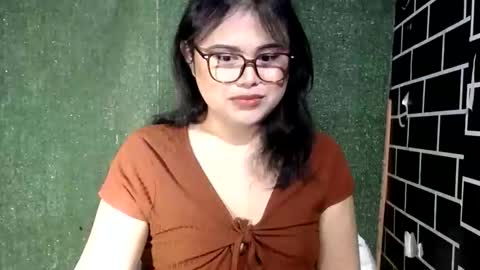 Snapshot of lovelypinaychubsx chatting on 25, 9, 2025 lovely online show from 25, 9, 2025