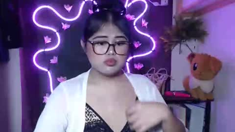 Snapshot of lovelypinaychubsx chatting on 3, 10, 2025 lovely online show from 3, 10, 2025