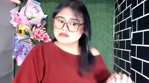 Snapshot of lovelypinaychubsx chatting on 8, 10, 2025 lovely online show from 8, 10, 2025