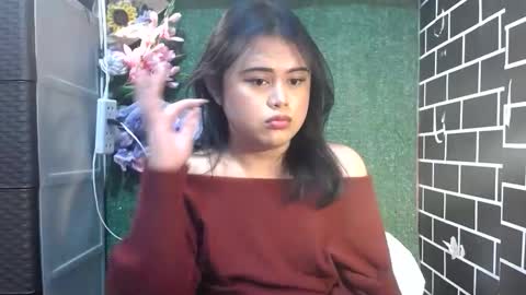 Snapshot of lovelypinaychubsx chatting on 23, 10, 2025 lovely online show from 23, 10, 2025