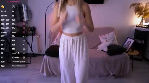 Snapshot of lovelyspacee chatting on 14, 10, 2025 Anna online show from 14, 10, 2025