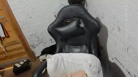 Snapshot of loveme4ever2025 chatting on 14, 1, 2026 shena can you follow me here and tip me yehawww online show from 14, 1, 2026