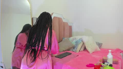 Snapshot of lovequeen02 chatting on 30, 1, 2025 L O V E online show from 30, 1, 2025