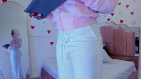 Snapshot of lovequeen02 chatting on 20, 2, 2025 L O V E online show from 20, 2, 2025