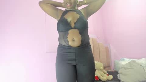 Snapshot of lovequeen02 chatting on 20, 9, 2025 L O V E online show from 20, 9, 2025