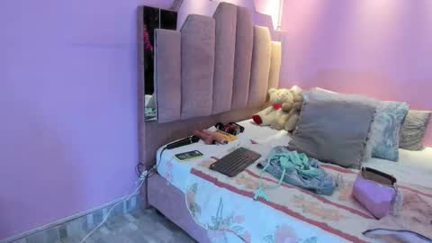 L O V E  online show from 8, 1, 2026