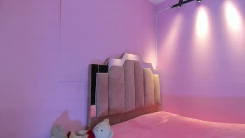 L O V E  online show from 4, 2, 2026